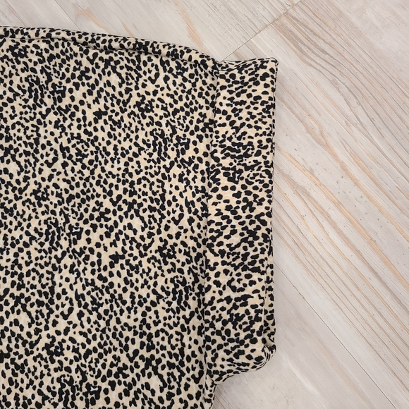 Melloday Animal Print Short Sleeved Blouse Size Medium 1/4 Zip Back - Picture 5 of 7